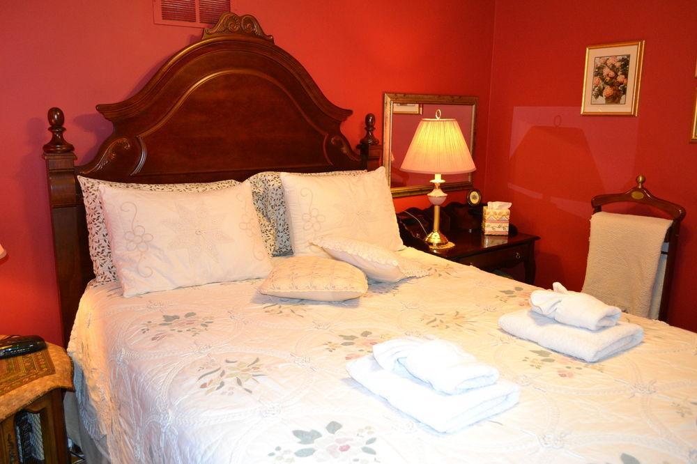 Williams Gate Bed & Breakfast Private Suites Niagara-on-the-Lake Exterior photo